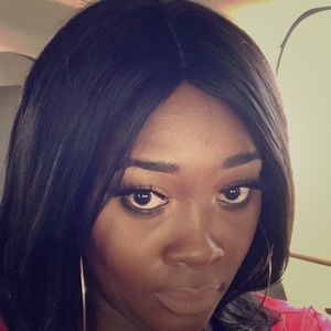 Meet your Posher, Yolanda